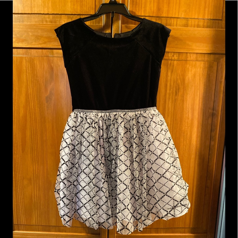 Size 7 girls special occasion dress black & white